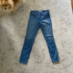 Light wash Abercrombie Jeans 👖👟
